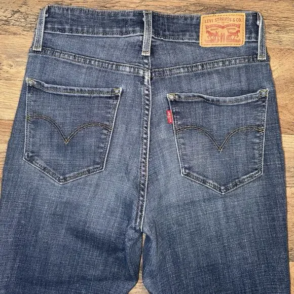 Levi’s Women’s 721 High-Rise Skinny Jean Size 27 - Picture 4 of 11